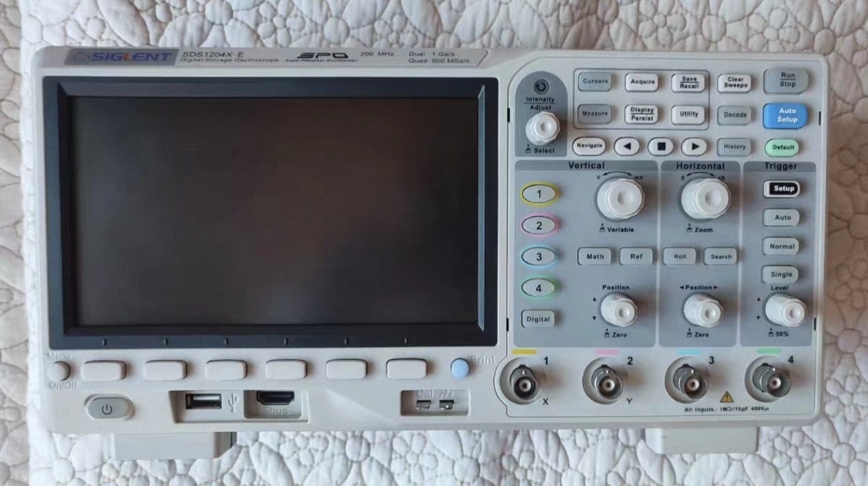 SIGLENT SDS1204X-E 200MHz 4Cha - огляд і ціна Digital Storage Oscilloscope 4 Channel 100Mhz